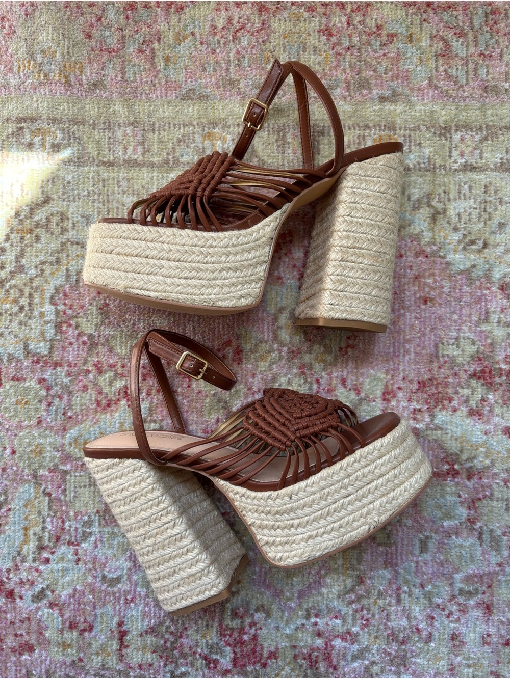 NWOT \\ platform sandals